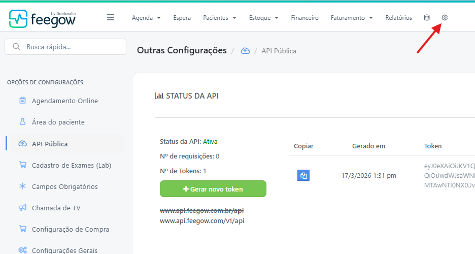 Ícone de configurações (engrenagem) no canto superior direito do Feegow